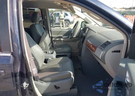 2008 Chrysler Town & Country Touring from USA, damaged, VIN 2A8HR54P68R721589